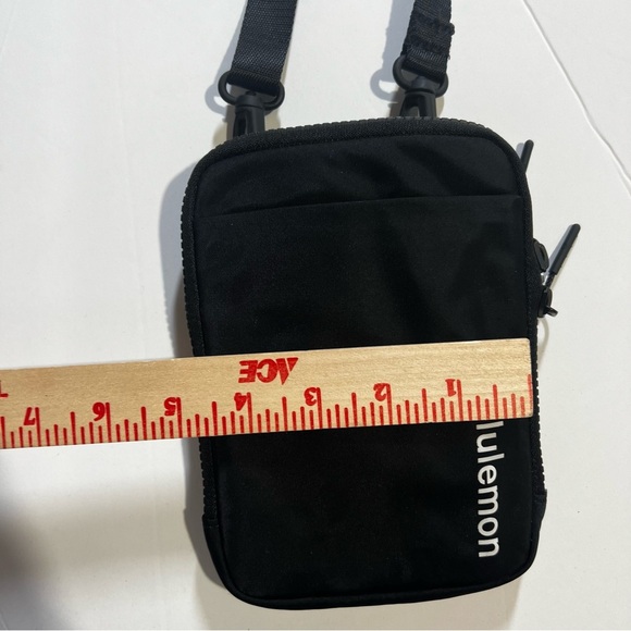 Lululemon Easy Access Black Crossbody Bag White Logo - Picture 5 of 8
